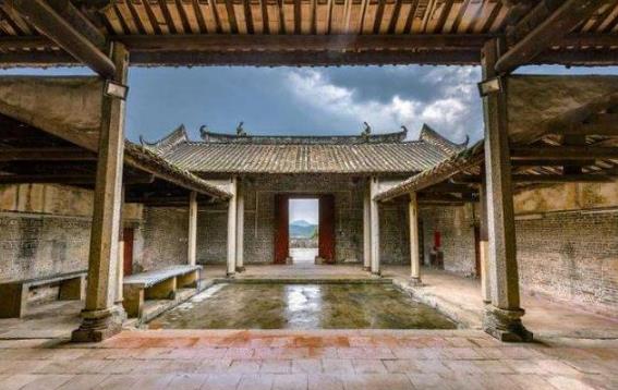 中国传统民居建筑，为何大多数带有庭院？谈谈庭院式建筑的大智慧