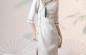 今年流行一种裙子，叫“旗袍裙”，时髦显瘦，单穿打底两不误