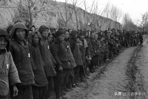 1942年河南大饥荒：数百万人饿死，蒋介石看到照片双腿都哆嗦