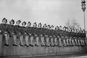 1940-2020：10张珍贵老照片，一部空姐制服进化史