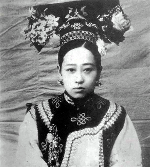 百年前的老照片：李鸿章女儿确实漂亮，图4官员小妾堪比现代女星