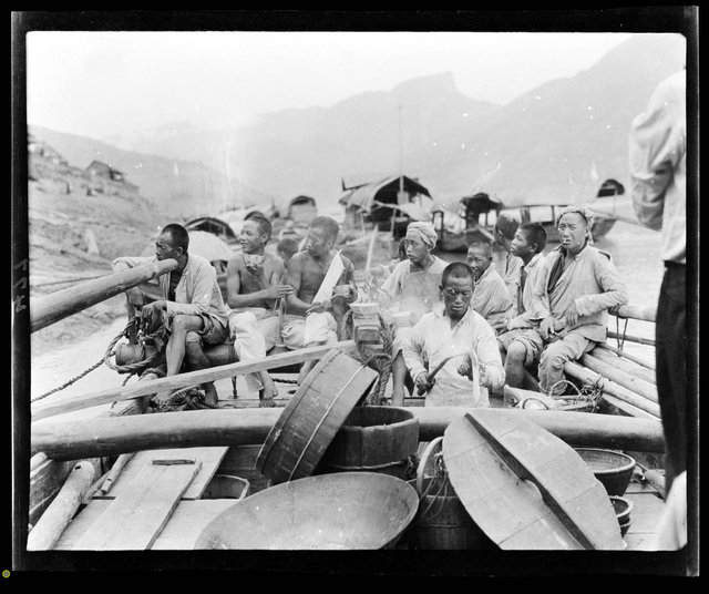 四川劳动人民写真：秤盐的棒棒，甲板上的船员，拉木枝的囚犯
