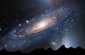 NASA：哈勃望远镜最新发现，仙女座巨大光晕已经撞上银河系了