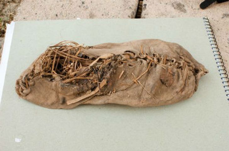 发现最古老8个人类物品，心疼5500年前的女孩子们5秒钟