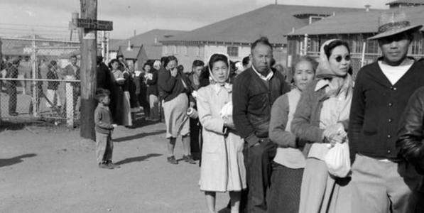 珍珠港事件后，美国的12万日本移民受到了怎样的迫害？
