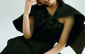 张子枫太厉害，18岁的她胆大心细，完美驾驭任何衣服