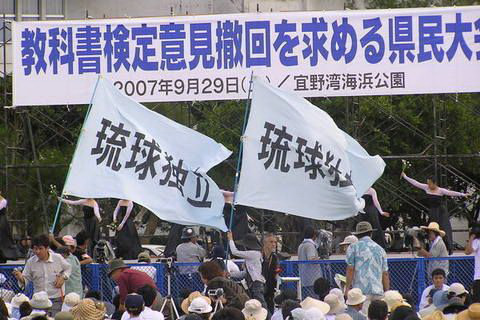1945年日军冲绳屠杀，15万冲绳平民被日军强迫致死