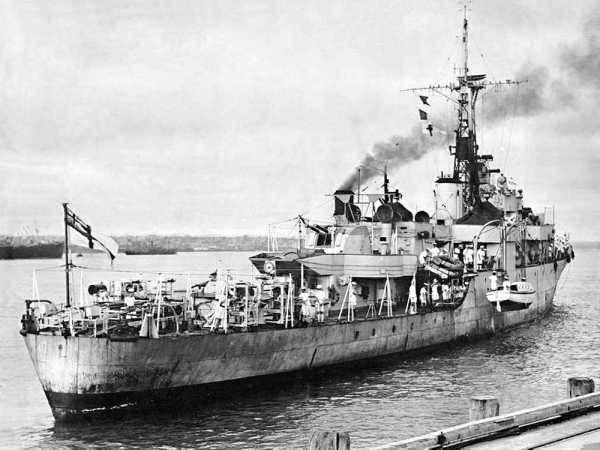 紫石英号挑衅，解放军炮兵连续重创4艘英舰，击毙147个英国兵