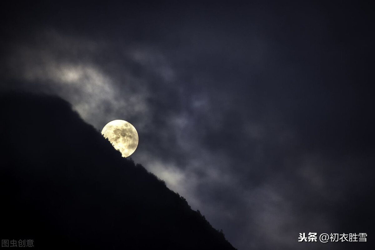 唐诗中让人一眼就记住的月光，不是李白，是杜甫的明月大刀