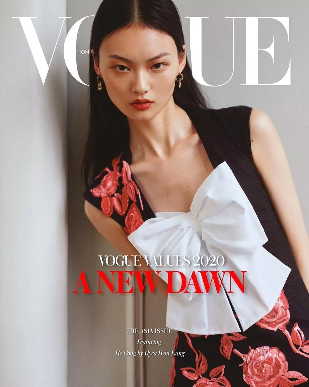 贺聪登上新加坡版VOGUE 封面，中国瓷娃娃在时尚圈大放光彩