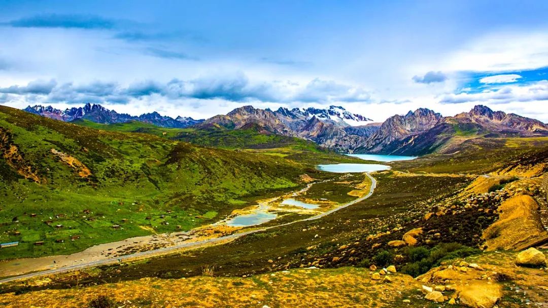 川西绝美的三条自驾路线，雪山彩林湖泊，涵盖了无数美景