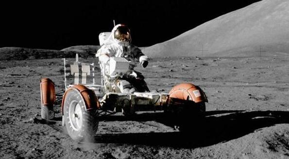 美国登月返回时，月球上没有火箭发射站，那人类是怎么回来的？