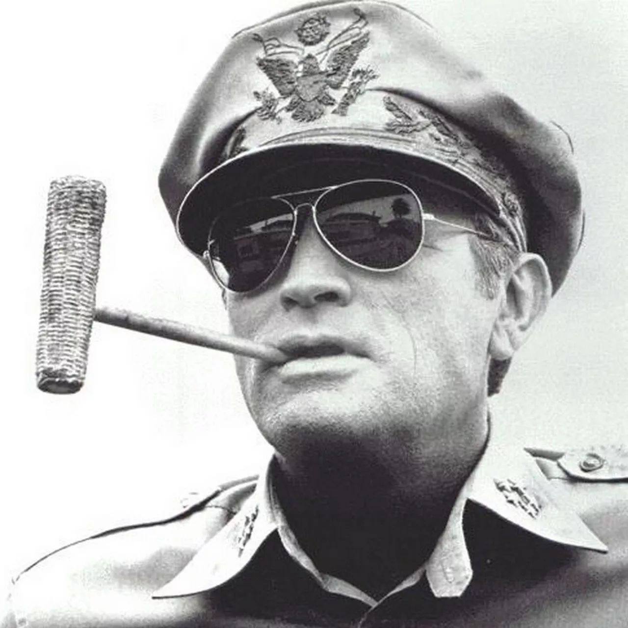 朝鲜战场美军统帅——名将麦克阿瑟，为何被杜鲁门免职
