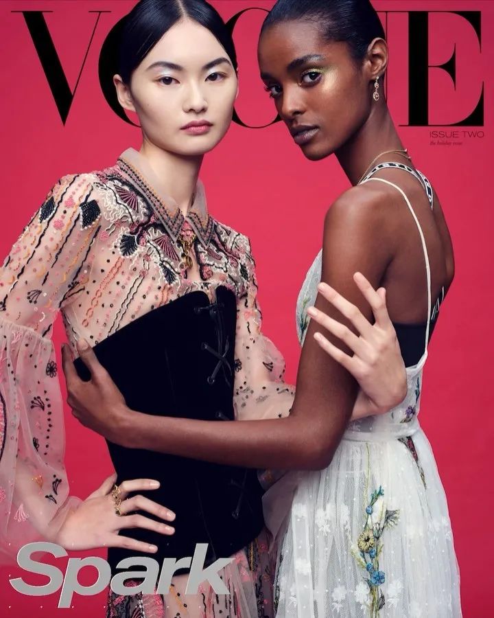 贺聪登上新加坡版VOGUE 封面，中国瓷娃娃在时尚圈大放光彩