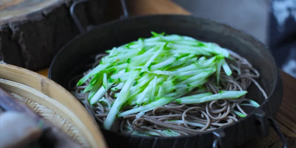 李子柒，用黄瓜做一桌夏天的味道