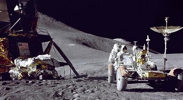 美国登月返回时，月球上没有火箭发射站，那人类是怎么回来的？