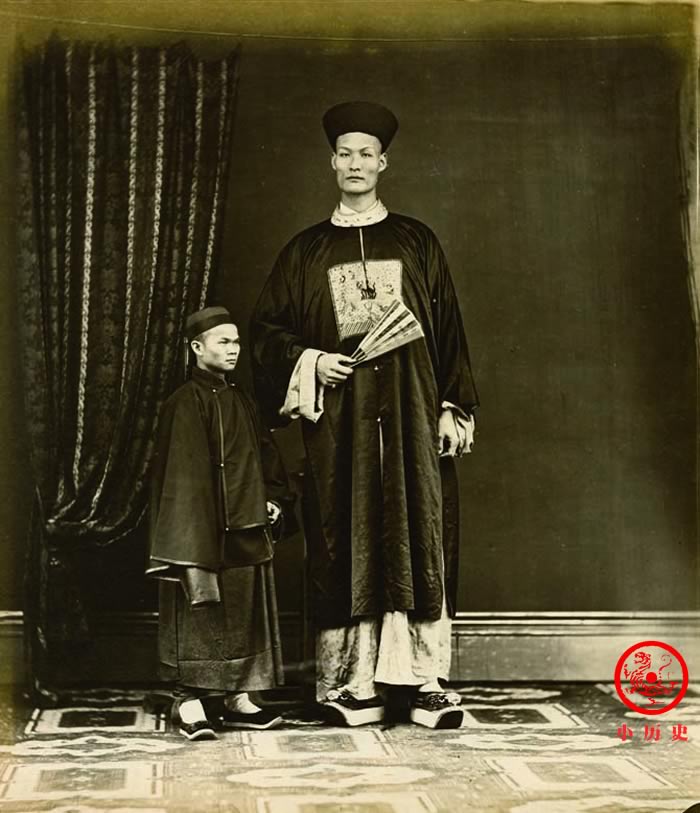 老照片：清朝最后一位公主，相貌颠覆想象；王爷的儿子清秀帅气