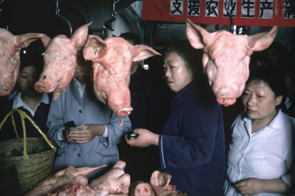 日本人拍下40年前的中国：原来我就是副食店挂着的大猪头