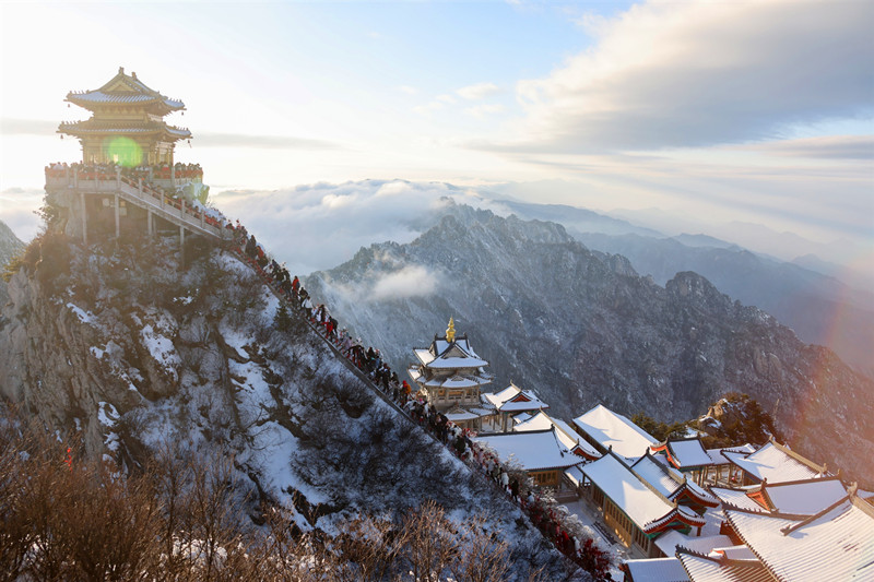 雪后老君山，雪白云流催心眠