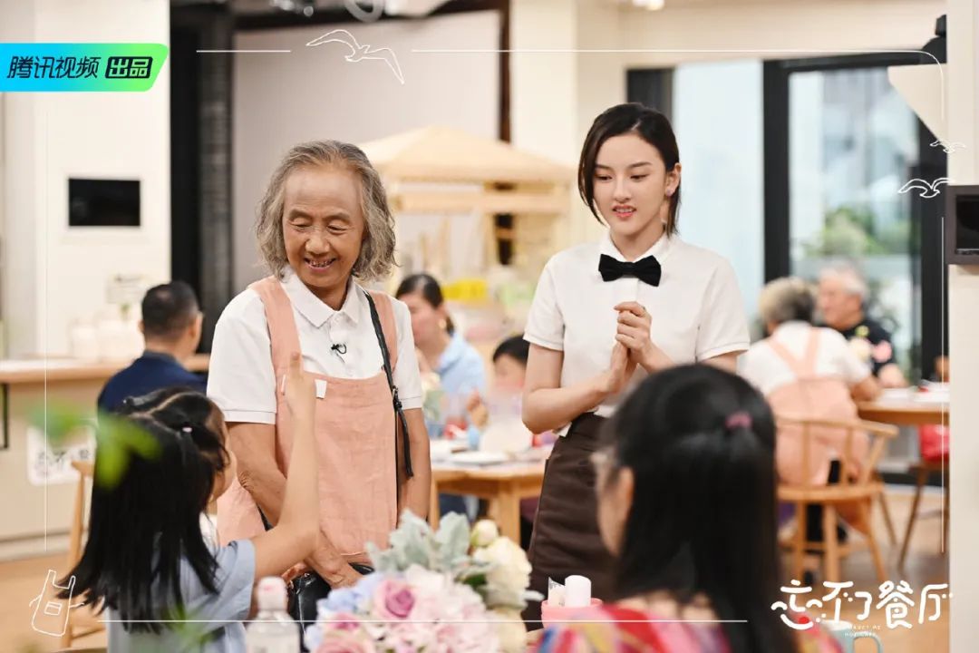 上海一咖啡馆用熊爪递咖啡，从来不见真人，背后故事让人泪目