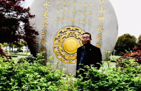 头条诗人57期｜安徽滁州诗人胡马，请接受墓碑放在自己的身体里