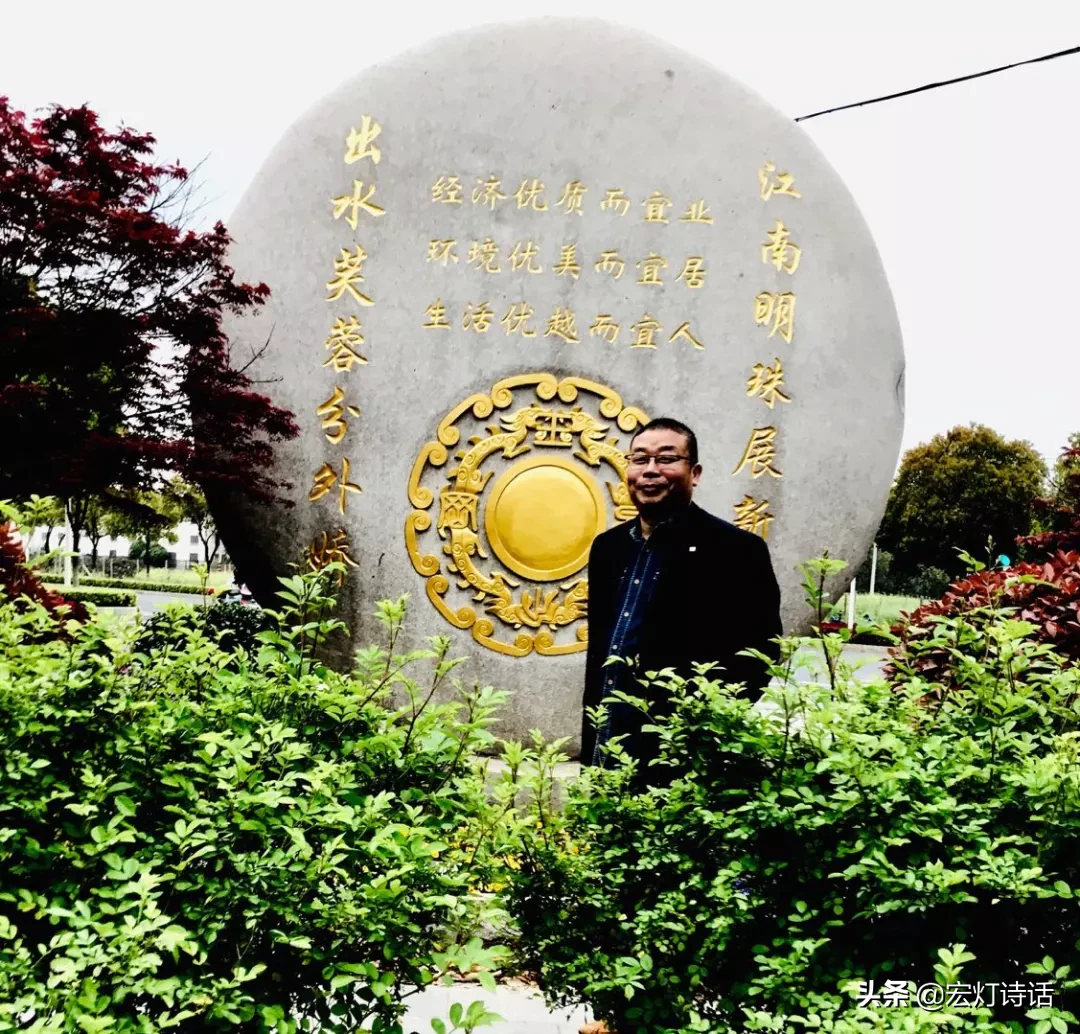 头条诗人57期｜安徽滁州诗人胡马，请接受墓碑放在自己的身体里