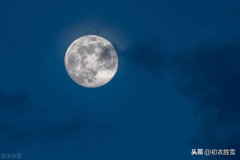 纳兰性德高楼望月：月出光在天，何当同心人，两两不相弃