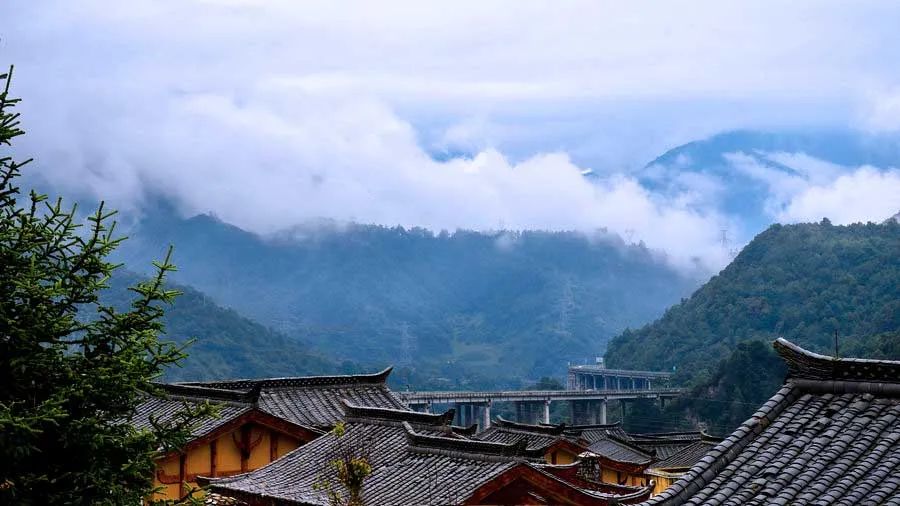 秋冬自驾不走寻常路，这12条自驾路线，每条都让人心动