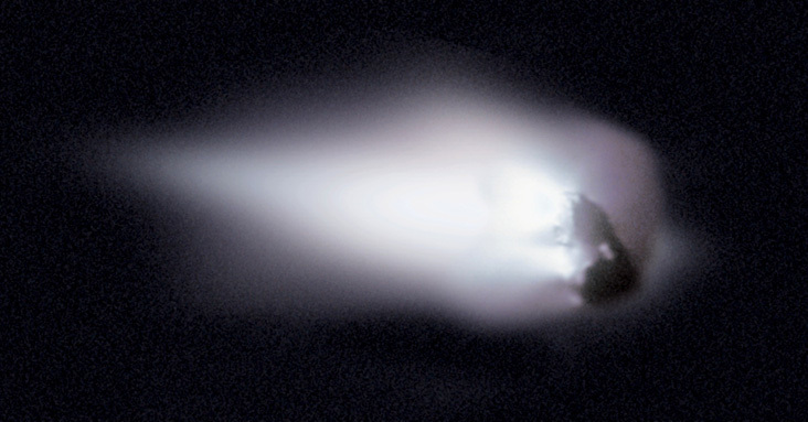 六探测器一亿公里外围堵彗星，发现未见画面，“火山”正在喷发
