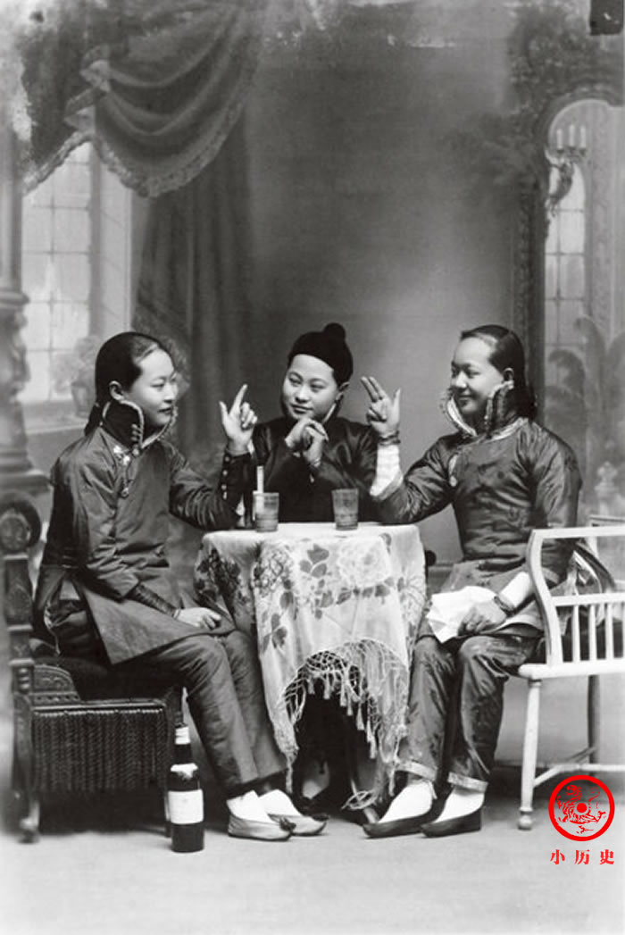 老照片：湖广总督张之洞伏案办公，年轻人苦读上演“头悬梁”一幕