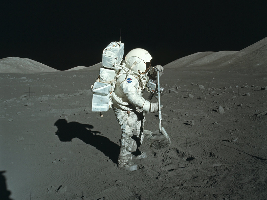 美国早已“人肉”带回382公斤月岩，为何还要嫦娥五号的月壤？
