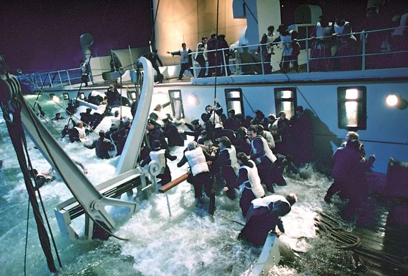 《泰坦尼克号》万字幕后解析，无论过去多少年，这部电影就是个奇迹