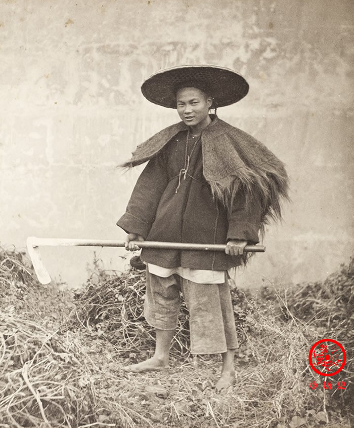晚清老照片：李鸿章和他的第二任妻子出镜，儿童大冷天光腿赤脚