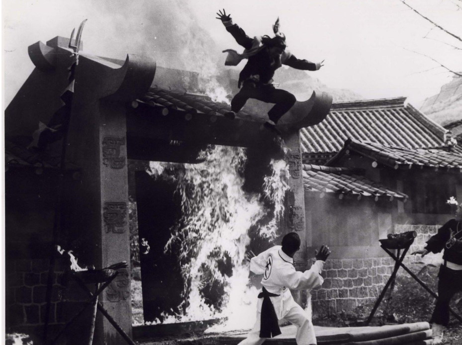 1928年，冯玉祥火烧少林寺，他为何要与佛家寺庙过不去？