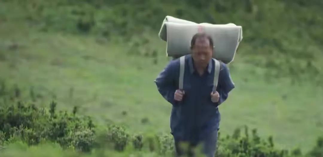 系红腰带的女人：没有人哪来的家，红绳系不住婚姻，也拴不住人心