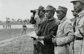 粟裕与张灵甫首次对决，部队打红了眼，74师俘虏几乎被杀完了