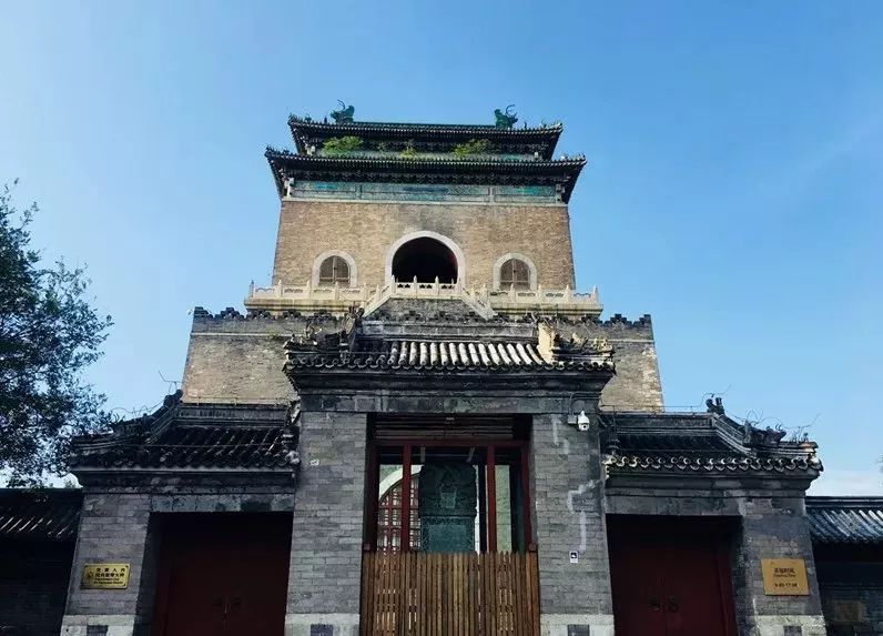 老北京人的钟鼓楼，是时间的见证者，同时也是京味儿的守卫者
