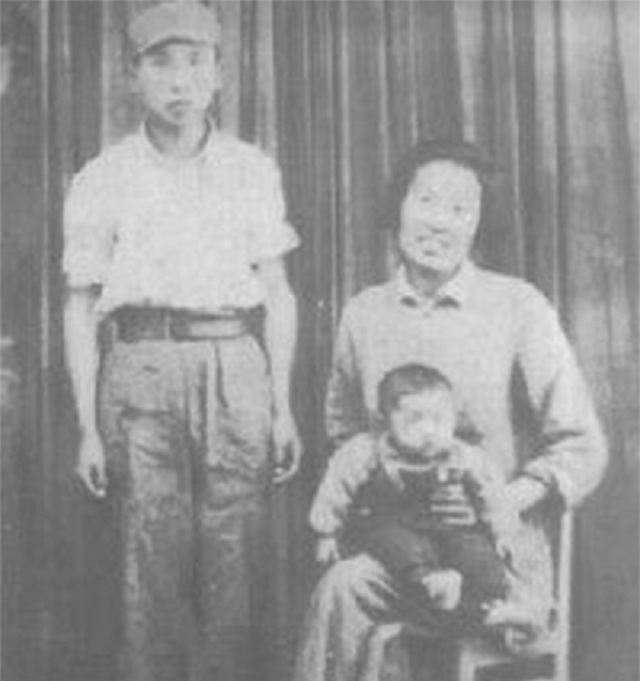 1946年，23岁董健民为保机密，携丈夫和儿子跳入渤海湾