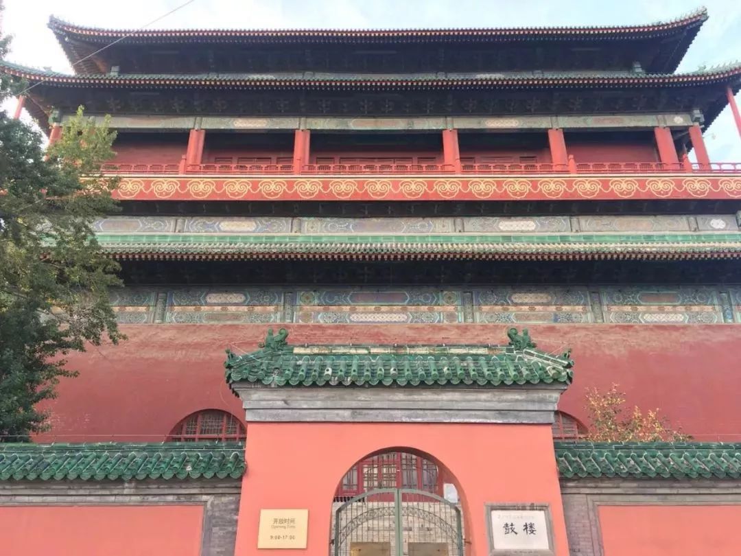 老北京人的钟鼓楼，是时间的见证者，同时也是京味儿的守卫者