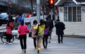 中国人陷入群体性迷失，清华大学教授彭林为何说如今是半人时代？