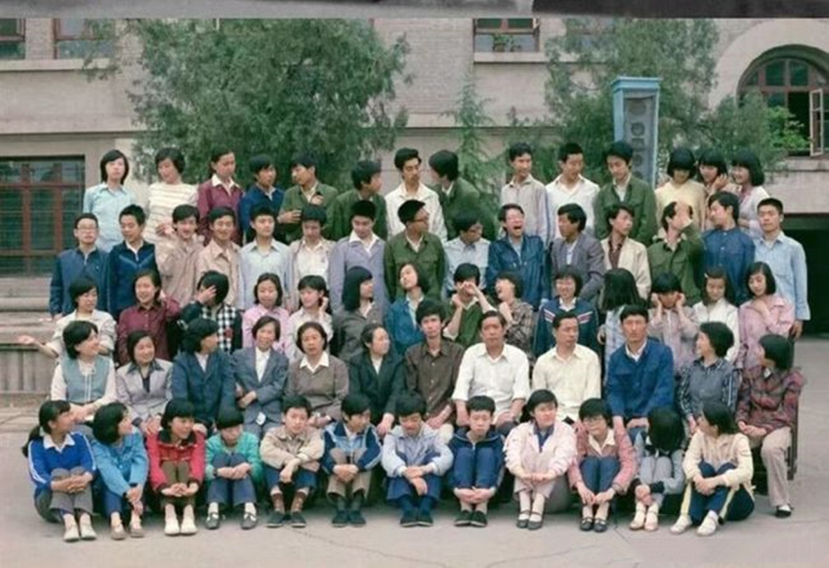 老照片：80年代的校园生活，80后终生难忘的青春记忆