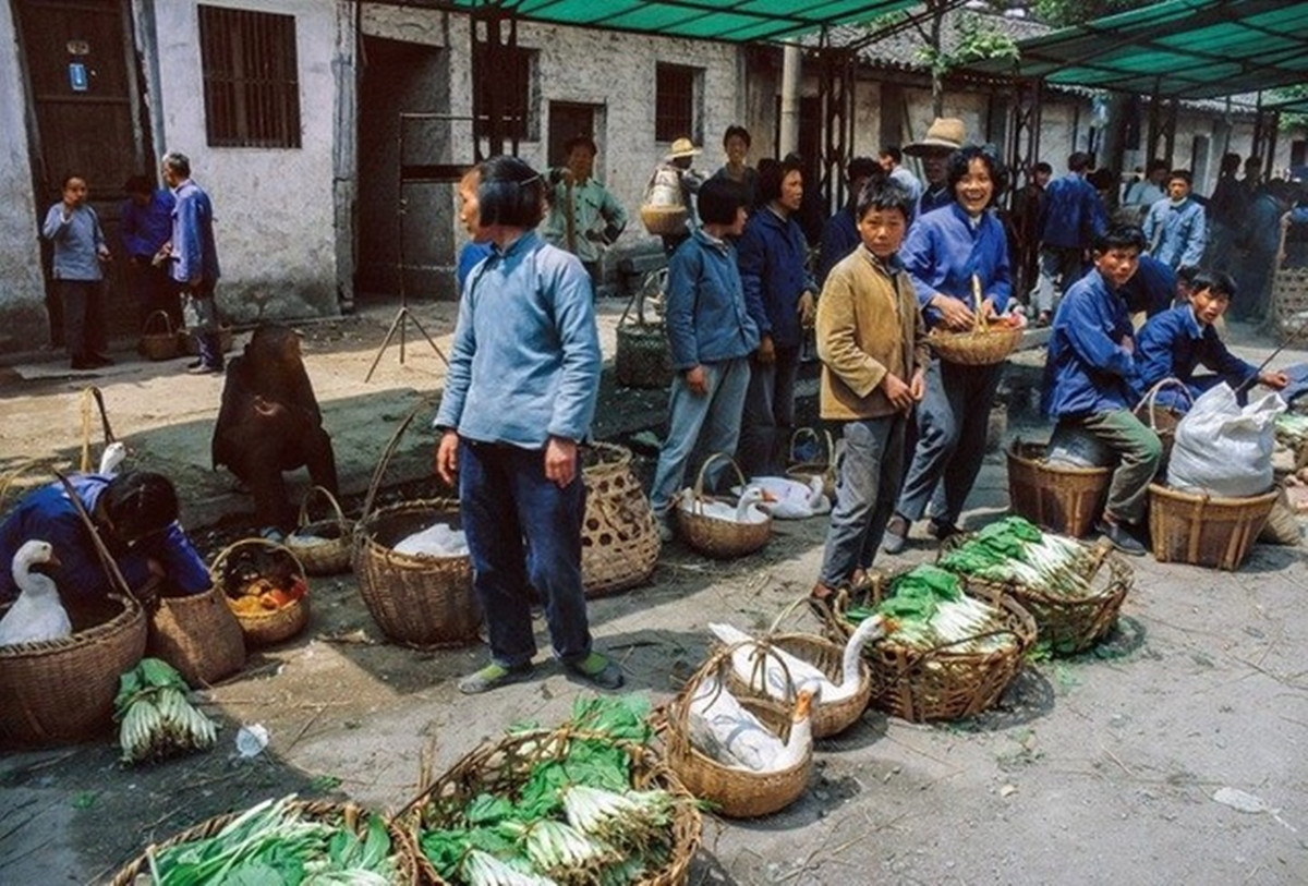 老照片：外国记者镜头下1981年的绍兴，这才是最美的江南水乡