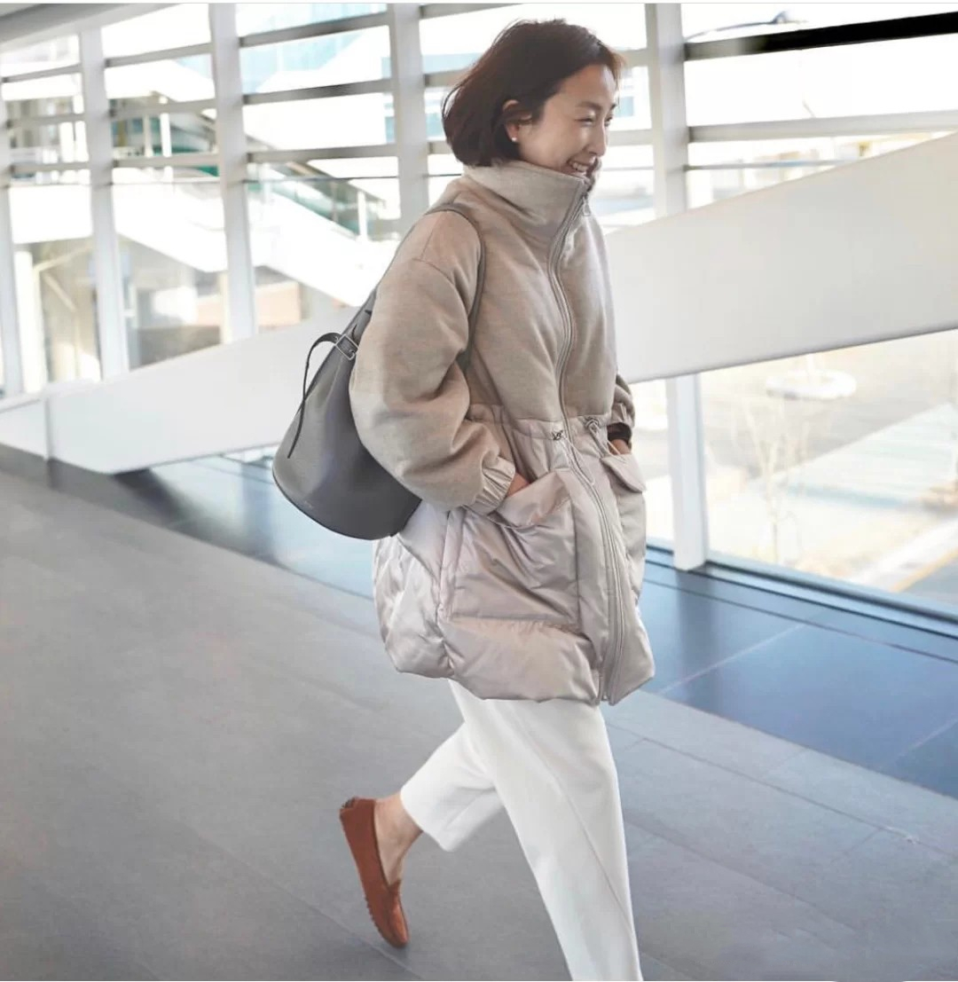 这位50岁的韩国“大妈”超会穿，精致优雅简约大方，减龄又高级