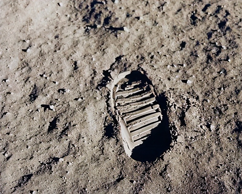 这张照片让人类首次看到地球真实面貌，阿姆斯特朗踏上月球激动人心