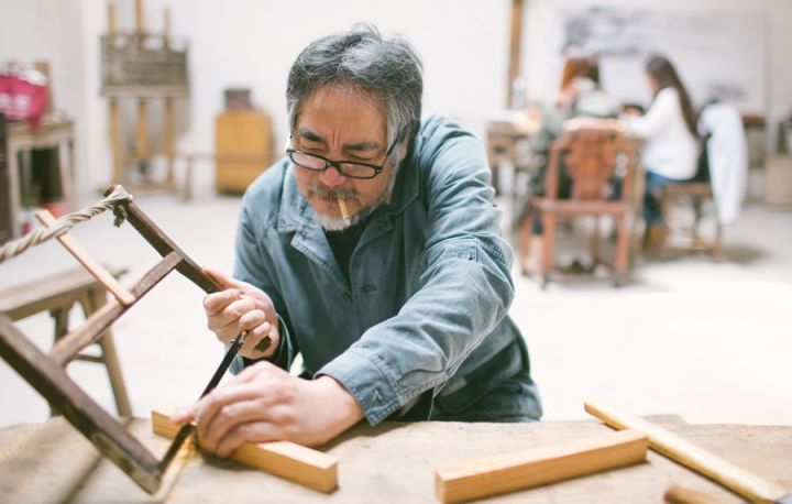 他被称为“中国宫崎骏”，一生只做一件事，将木头玩出花