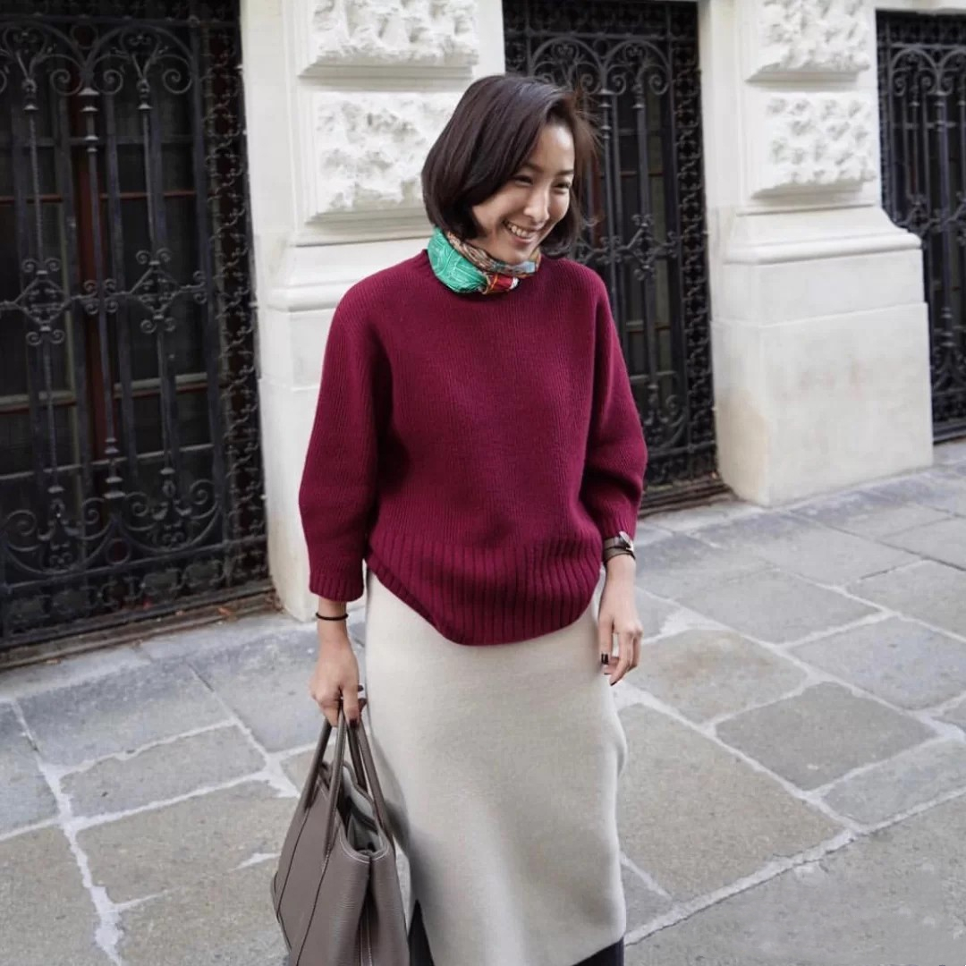 这位50岁的韩国“大妈”超会穿，精致优雅简约大方，减龄又高级