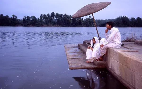 《水》揭露宗教陋习和已婚妇女悲惨生活，点破印度“性放纵”真相