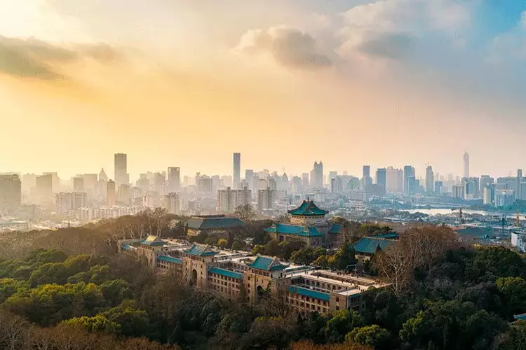 中国十大最美高校，风景区里上学，你的母校上榜了吗？