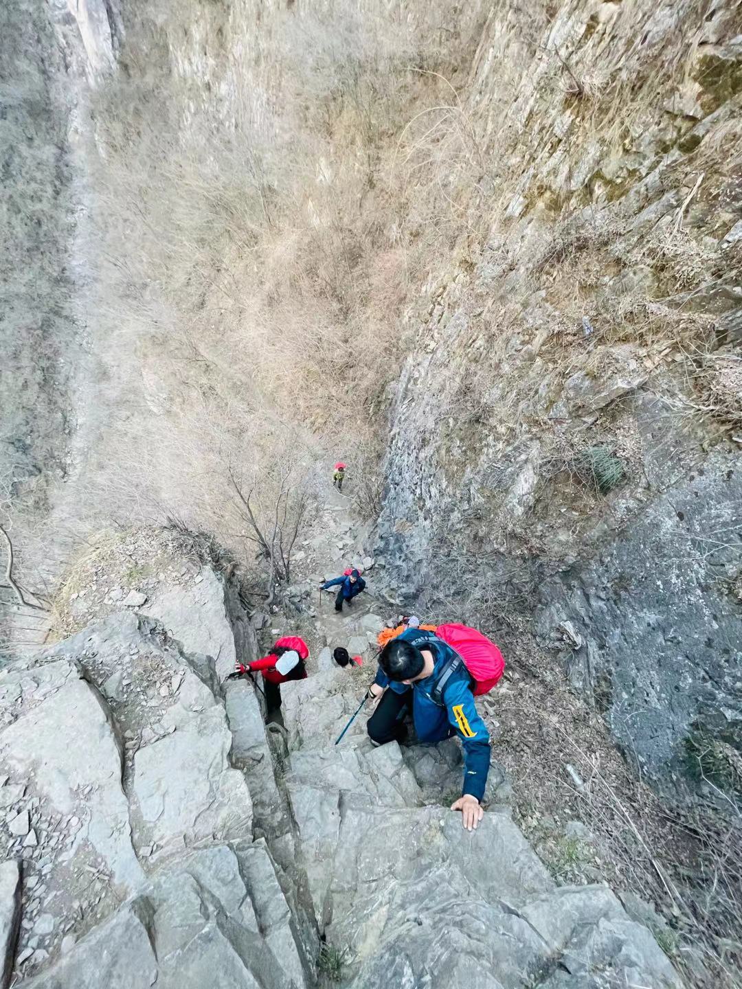 郑州驴友团徒步南太行经典“天梯”南北扒绝