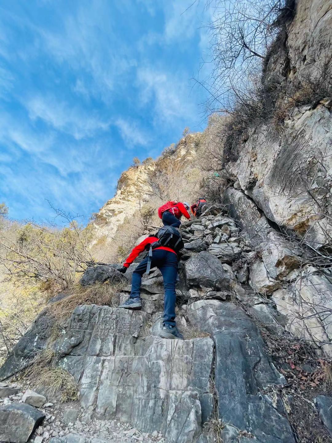 郑州驴友团徒步南太行经典“天梯”南北扒绝